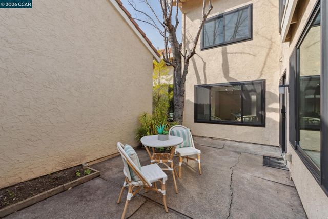 1003 Northoak Dr, Walnut Creek, CA 94598