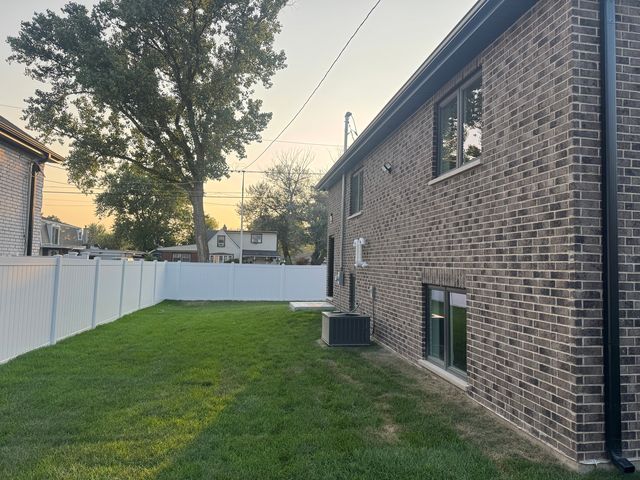 4951 W 86th Street, Burbank, IL 60459