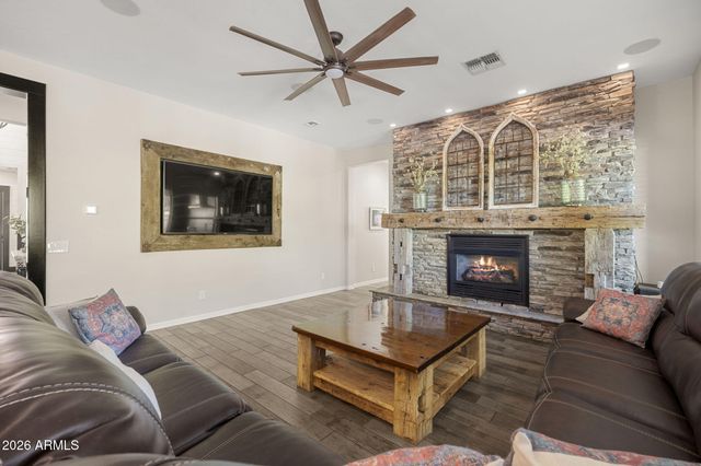 1170 E KENSINGTON Road, Gilbert, AZ 85297