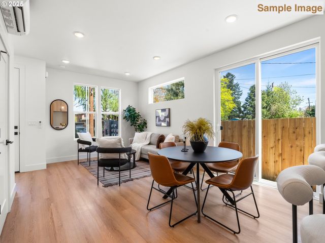 6026 Ne Mason St 3, Portland, OR 97218