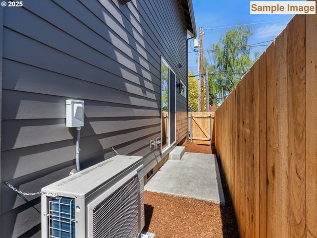 6026 Ne Mason St 3, Portland, OR 97218