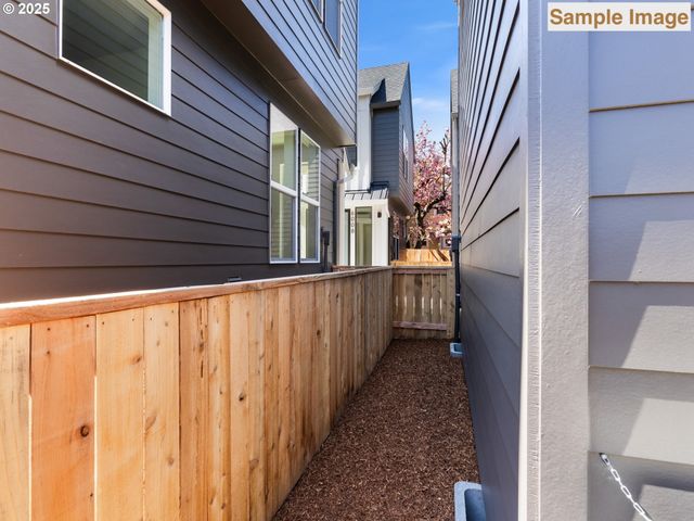 6026 Ne Mason St 3, Portland, OR 97218