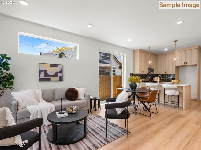 6026 Ne Mason St 3, Portland, OR 97218