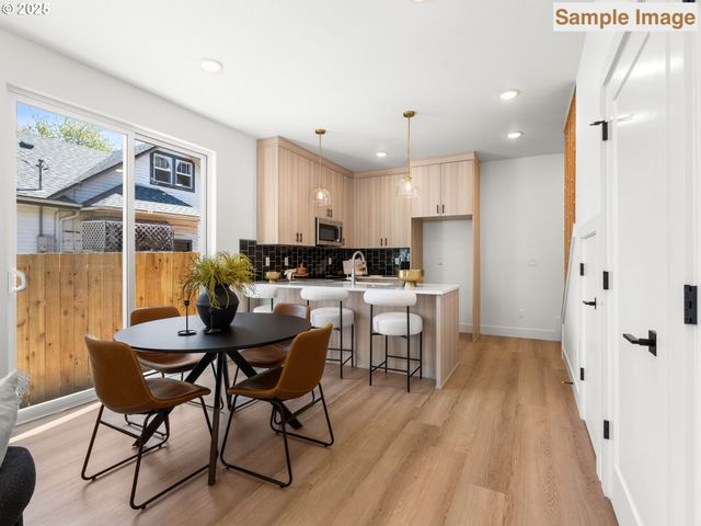 6026 Ne Mason St 3, Portland, OR 97218