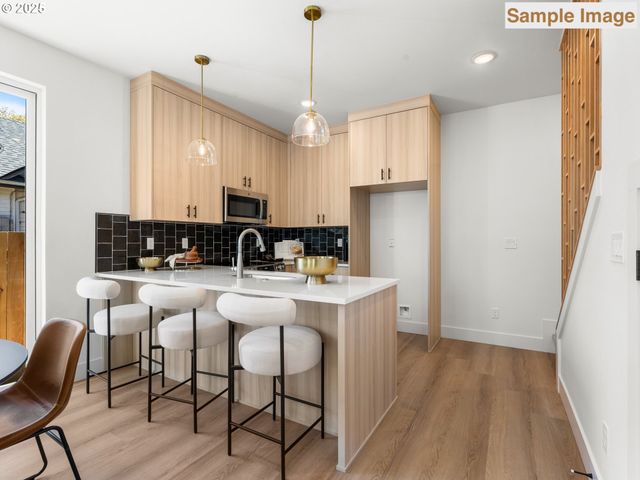 6026 Ne Mason St 3, Portland, OR 97218