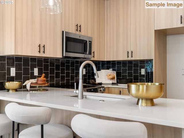 6026 Ne Mason St 3, Portland, OR 97218