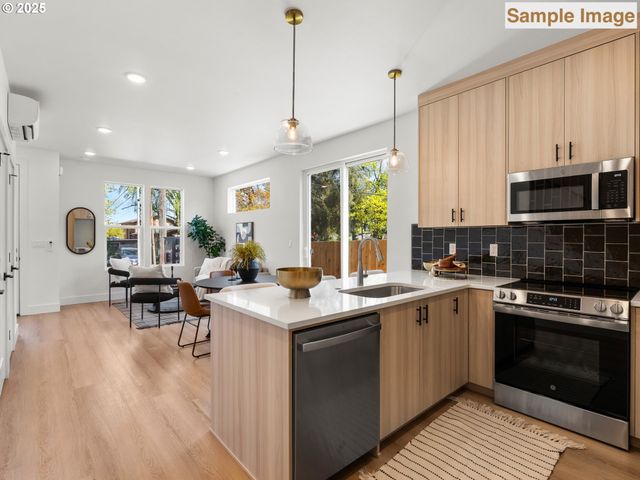 6026 Ne Mason St 3, Portland, OR 97218