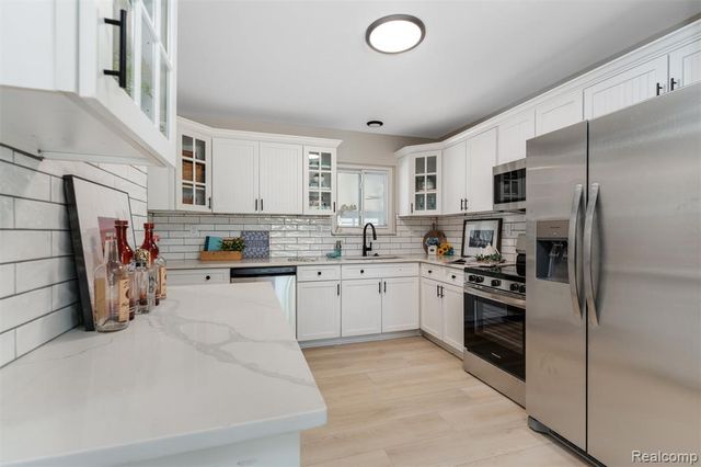 2378 Dawes Avenue, Shelby Twp, MI 48317