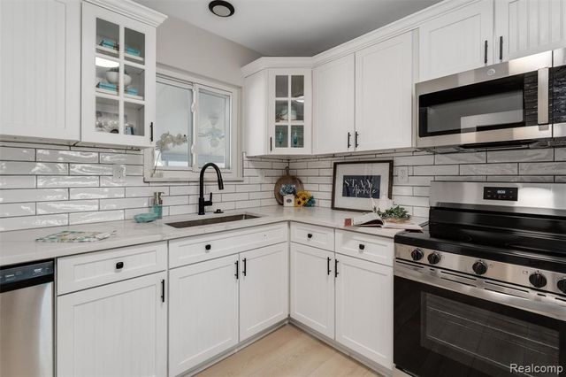 2378 Dawes Avenue, Shelby Twp, MI 48317