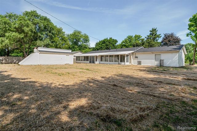 2378 Dawes Avenue, Shelby Twp, MI 48317