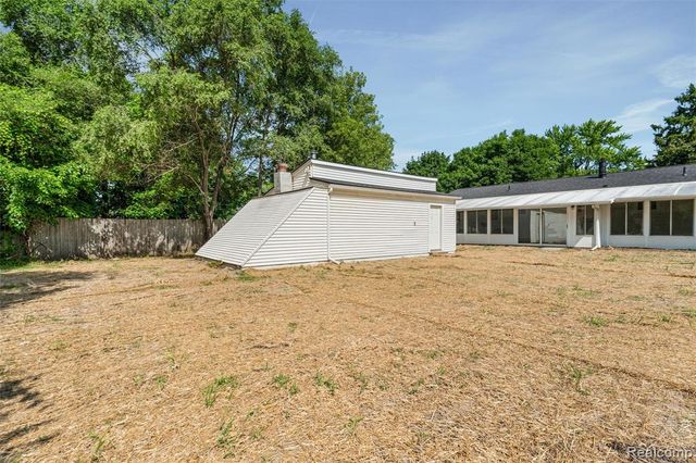 2378 Dawes Avenue, Shelby Twp, MI 48317