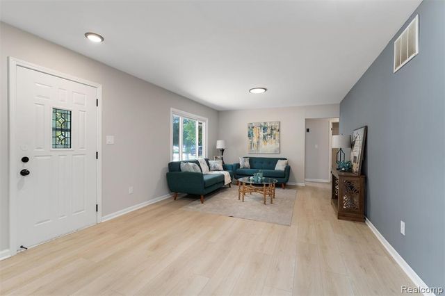 2378 Dawes Avenue, Shelby Twp, MI 48317