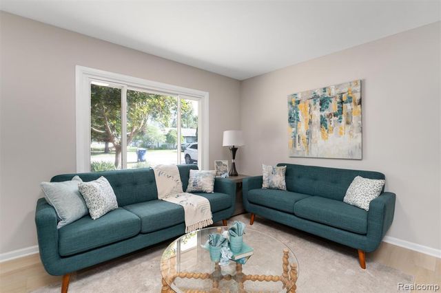 2378 Dawes Avenue, Shelby Twp, MI 48317