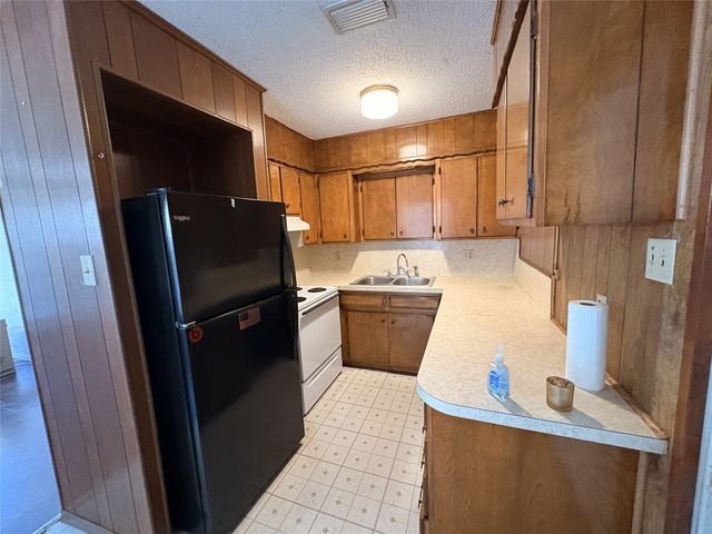 1829 S Center Street, Denison, TX 75021