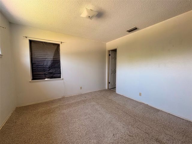1829 S Center Street, Denison, TX 75021