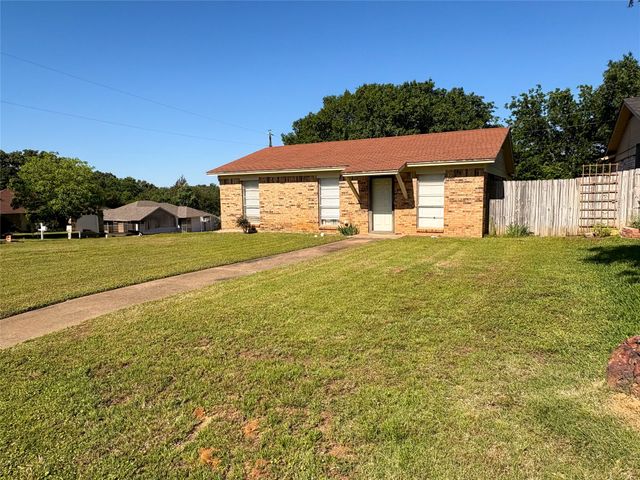 1829 S Center Street, Denison, TX 75021