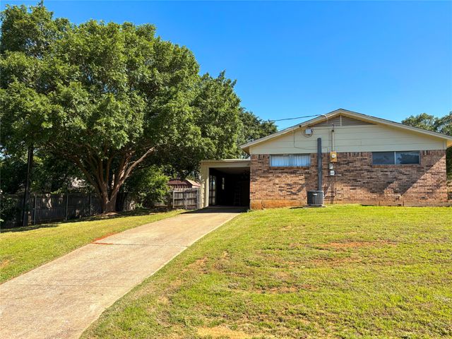 1829 S Center Street, Denison, TX 75021