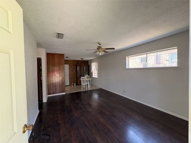 1829 S Center Street, Denison, TX 75021