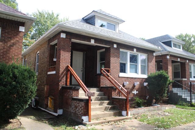 8207 S Marquette Avenue, Chicago, IL 60617