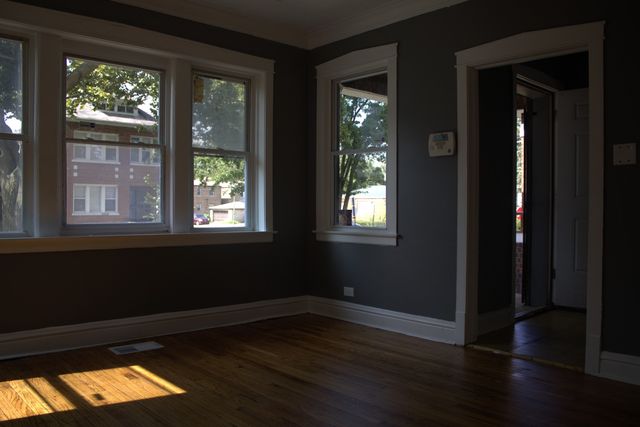 8207 S Marquette Avenue, Chicago, IL 60617