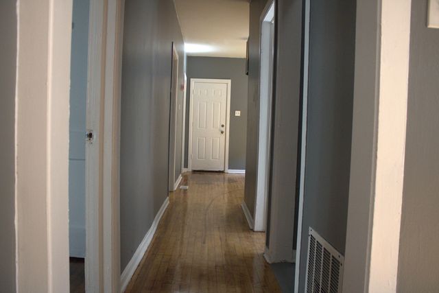 8207 S Marquette Avenue, Chicago, IL 60617