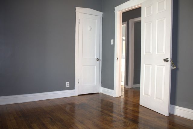 8207 S Marquette Avenue, Chicago, IL 60617