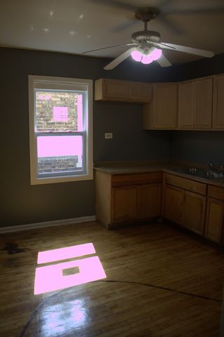 8207 S Marquette Avenue, Chicago, IL 60617