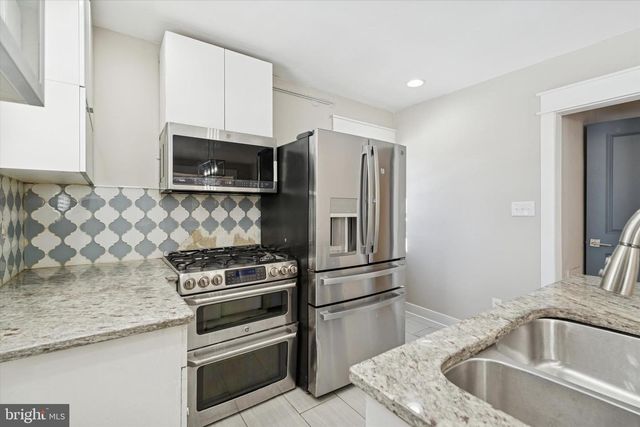 6 CEDAR RD, Wallingford, PA 19086