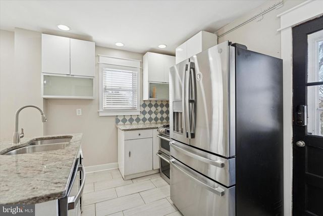 6 CEDAR RD, Wallingford, PA 19086