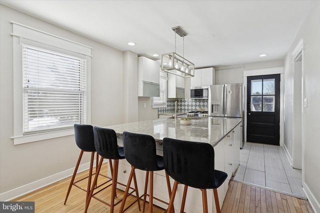 6 CEDAR RD, Wallingford, PA 19086