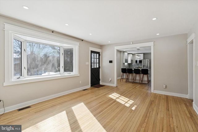 6 CEDAR RD, Wallingford, PA 19086