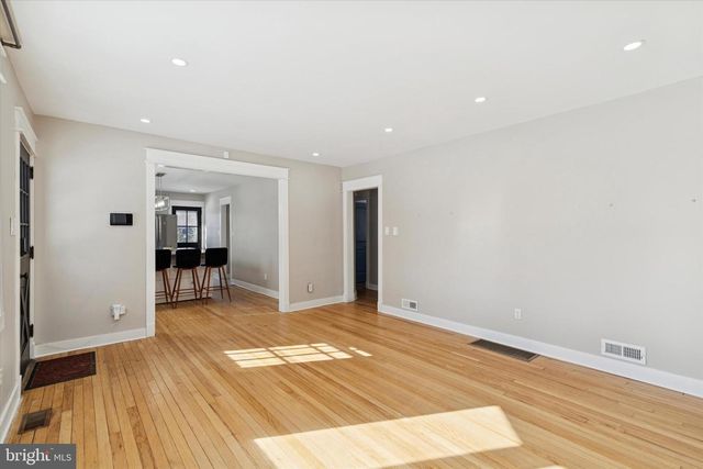 6 CEDAR RD, Wallingford, PA 19086