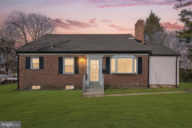 6 CEDAR RD, Wallingford, PA 19086