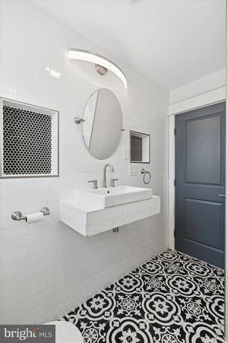 6 CEDAR RD, Wallingford, PA 19086