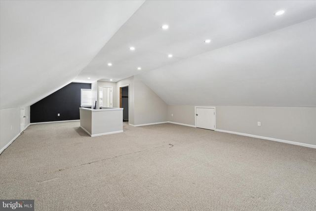 6 CEDAR RD, Wallingford, PA 19086