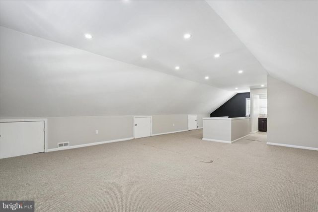 6 CEDAR RD, Wallingford, PA 19086