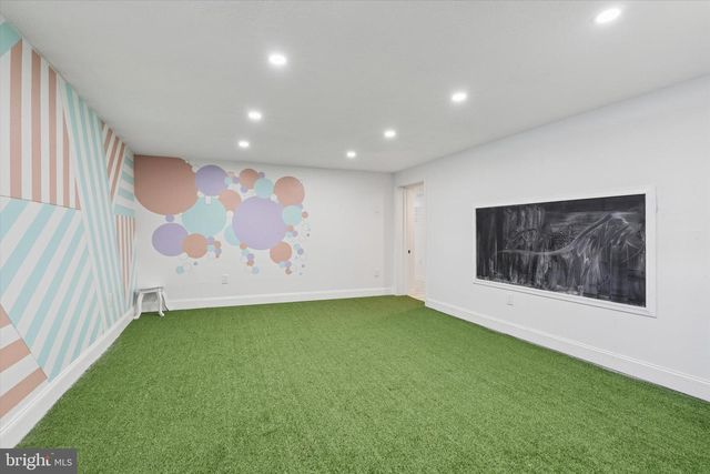 6 CEDAR RD, Wallingford, PA 19086