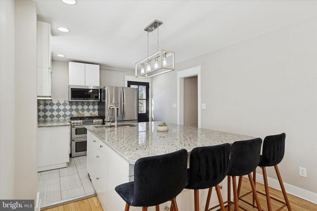 6 CEDAR RD, Wallingford, PA 19086