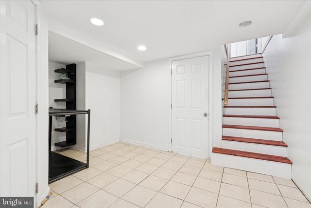 6 CEDAR RD, Wallingford, PA 19086