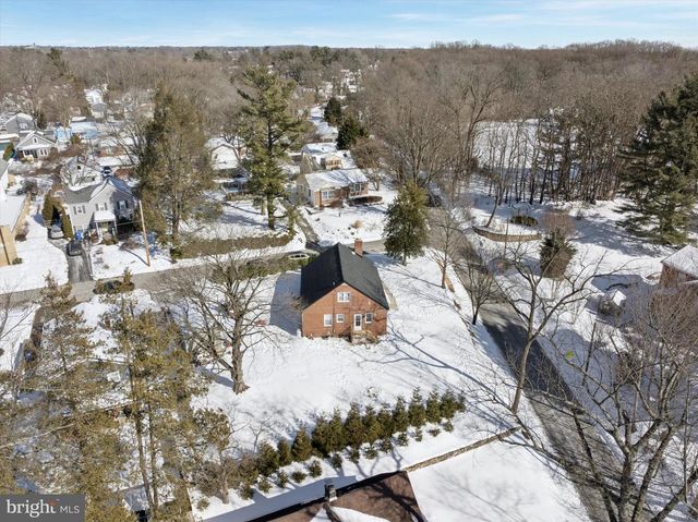 6 CEDAR RD, Wallingford, PA 19086