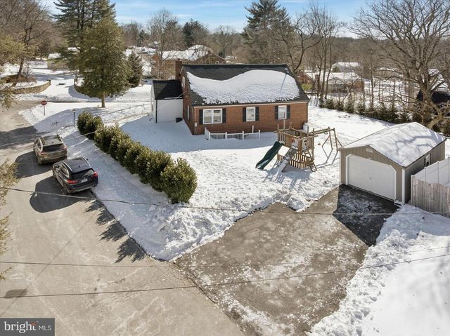 6 CEDAR RD, Wallingford, PA 19086