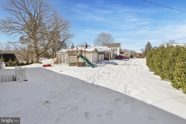 6 CEDAR RD, Wallingford, PA 19086