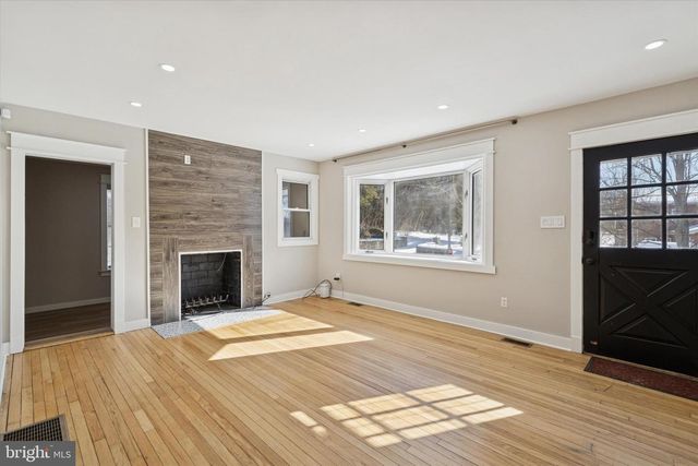 6 CEDAR RD, Wallingford, PA 19086