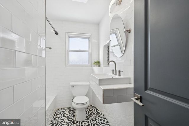 6 CEDAR RD, Wallingford, PA 19086