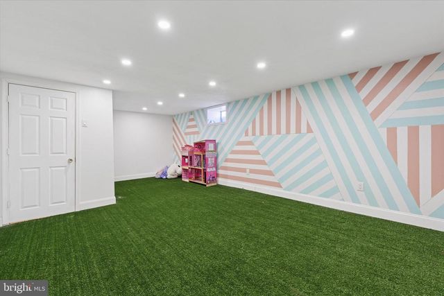 6 CEDAR RD, Wallingford, PA 19086