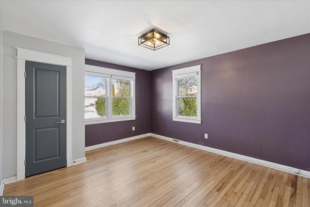 6 CEDAR RD, Wallingford, PA 19086