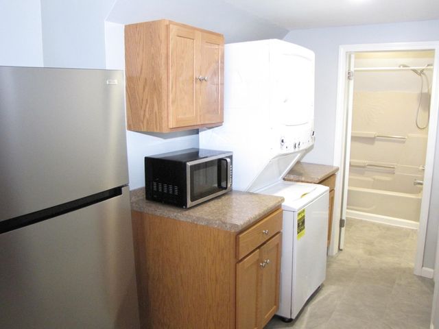 3 McIlvin St Apt B, Manchester, NH 03103