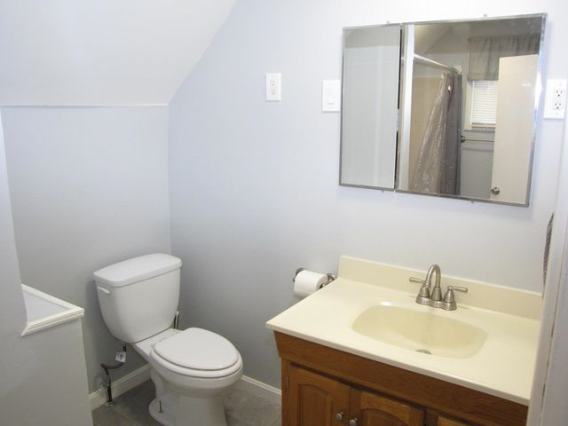 3 McIlvin St Apt B, Manchester, NH 03103