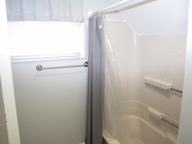 3 McIlvin St Apt B, Manchester, NH 03103