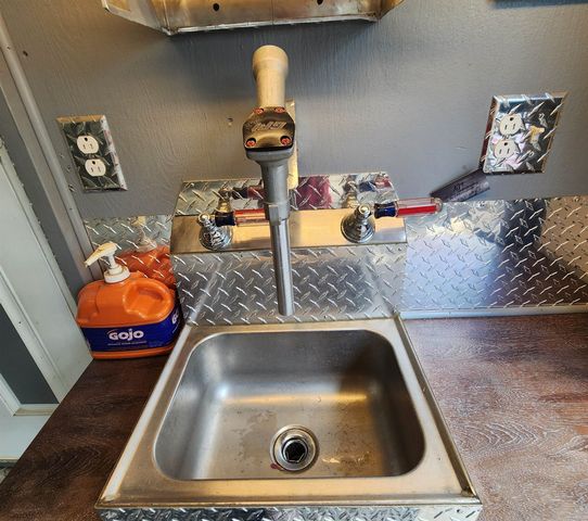 3 McIlvin St Apt B, Manchester, NH 03103